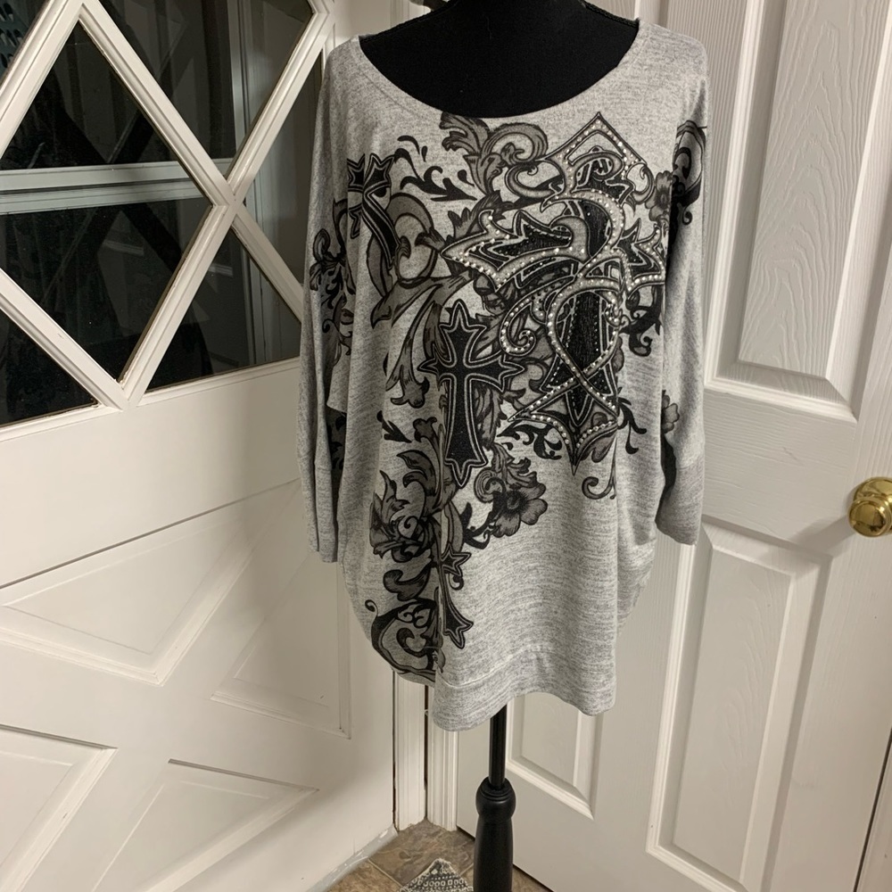 Est.1848 Dolman sleeve gray top with tattoo images cross 18/20